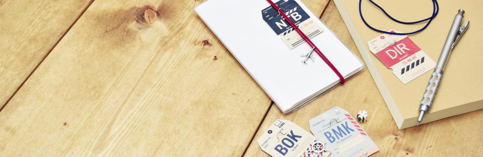 使い終わったノートや大切な資料に貼ると、どんな用紙サイズでも同じバインダーにファイリングが可能。